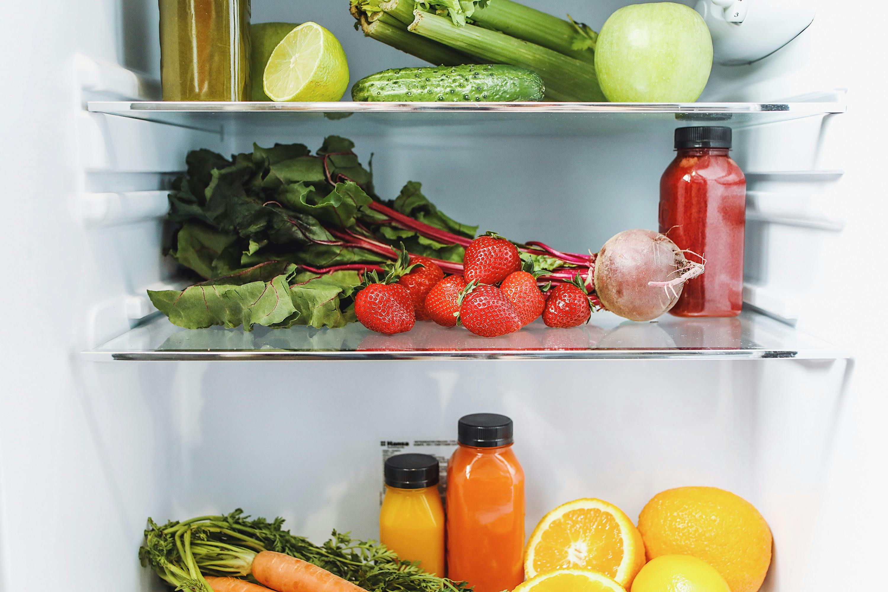 7 Cara Membersihkan Freezer Paling Mudah pada Merek Kulkas Terbaik