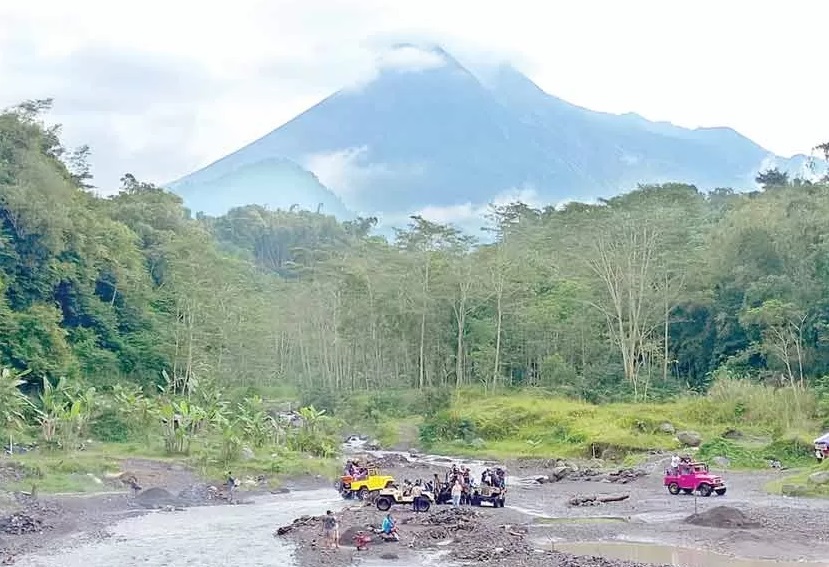 Berstatus Siaga, Gunung Merapi Keluarkan Guguran Lava 44 Kali 