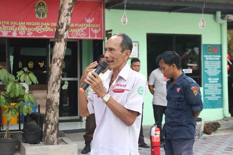 Bakesbangpol Yogyakarta Gelar Latihan Pemadaman Kebakaran