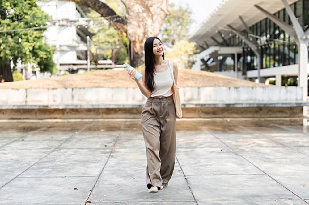 Inspirasi Tampil Fashionable, Intip Padu Padan OOTD Celana Kulot yang Simple dan Nyaman