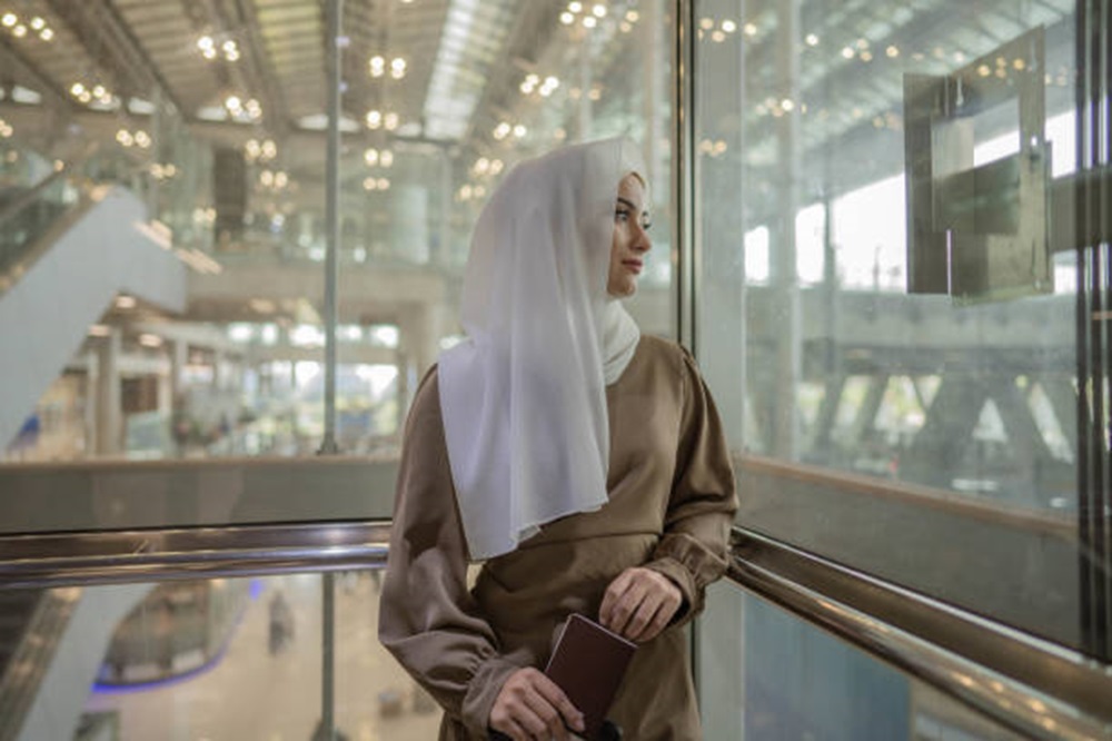 6 Model Gamis Bahan Silk Terbaru, Beri Kesan Mewah dan Lembut Saat Dipakai