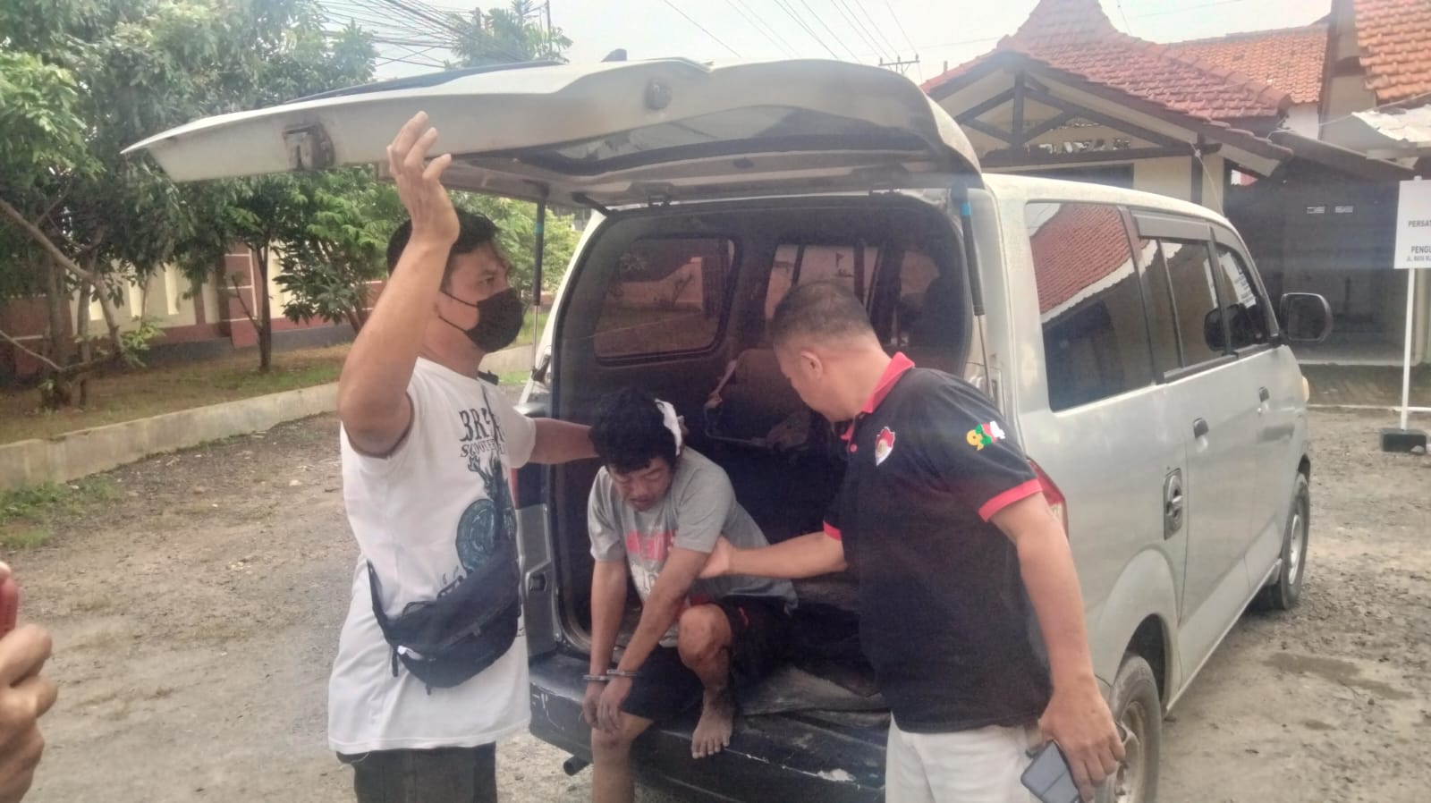 Gasak Motor Terparkir di Teras Rumah Pesantunan, Residivis Curanmor Babak Belur Dimassa