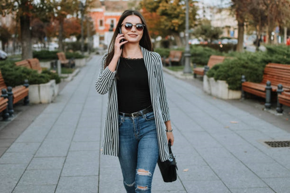 Intip Ide Padu Padan Outer Motif Lengan Panjang, Dijamin OOTD Kamu Lebih Berwarna