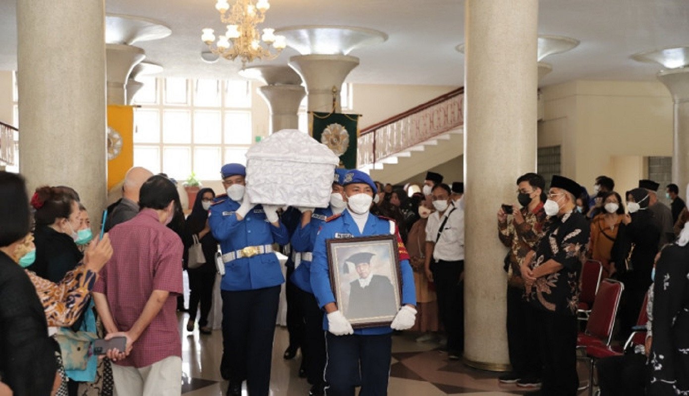 Selamat Jalan Prof Samekto Wibowo, Rektor UGM: Almarhum Adalah Sosok yang Berjasa di FKKMK 