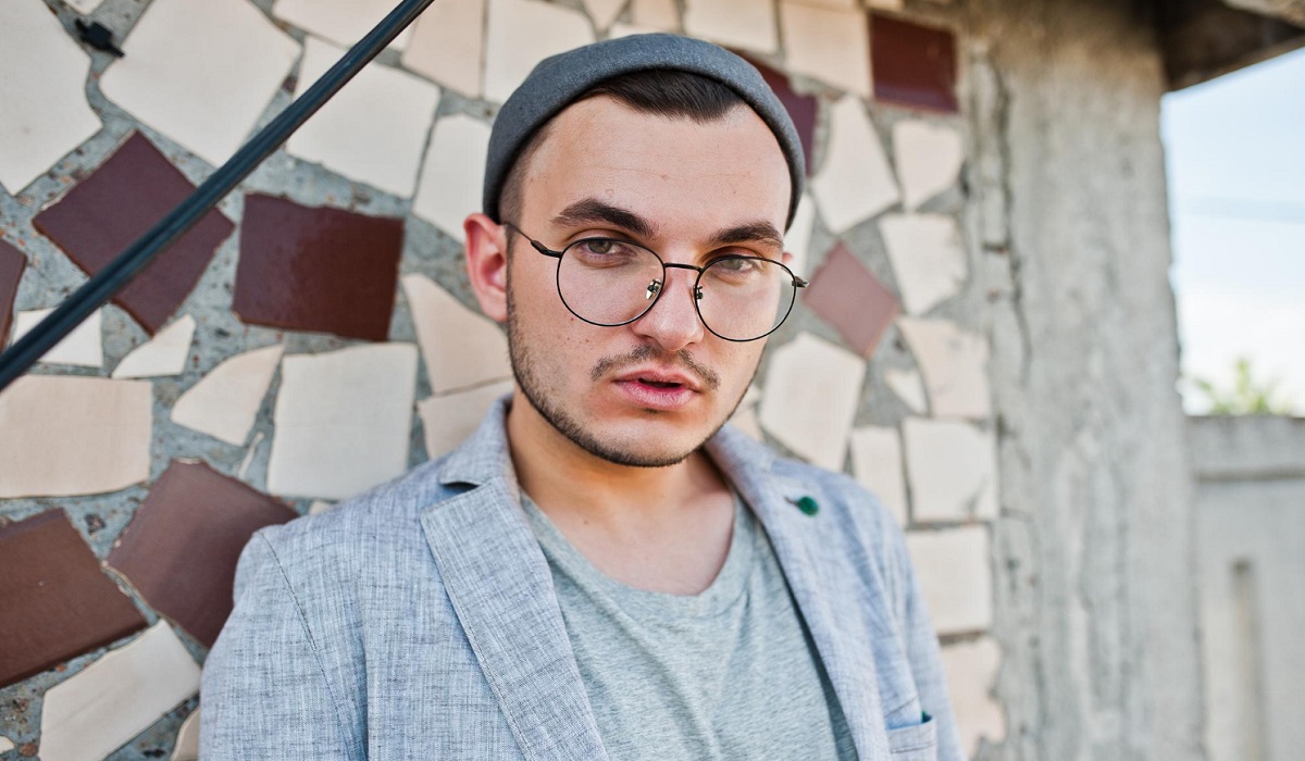 Gaya Klasik hingga Sentuhan Modern, Inilah 5 Model Kacamata Pria yang Cocok untuk Wajah Oval