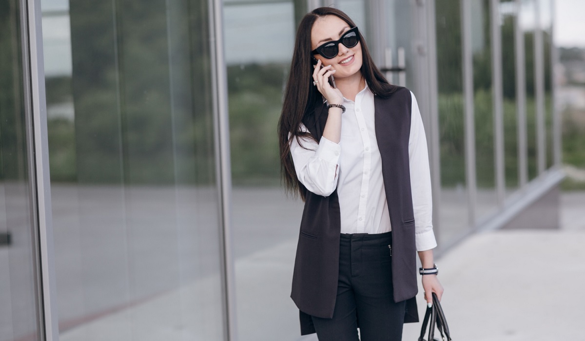 7 Item Outfit Esensial untuk Aktivitas Ngantor yang Buat Visualmu Makin Memancar, Simak Disini