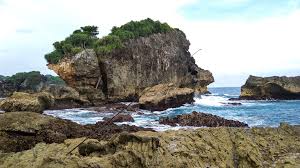 Pantai Watu Lawang Tempat Liburan Awal Tahun Cantik Mempesona, Menikmati Keindahan Pantai di Gunungkidul