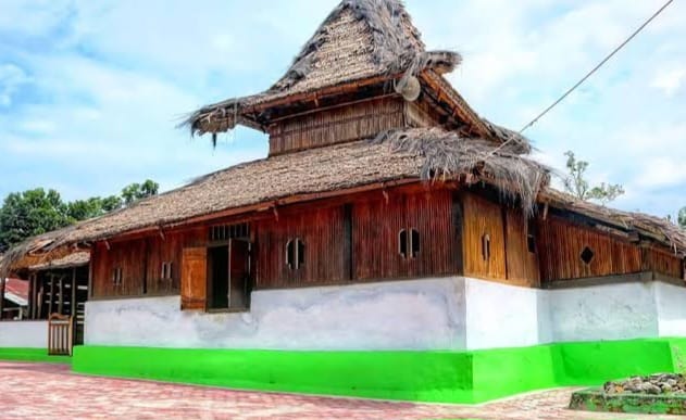 Telusuri Sejarah Masjid Wapawe, Wisata Terbaru 2024 Bernuansa Religi dan Budaya Maluku