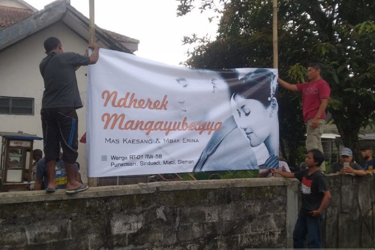 Ada Warganya yang Akan Jadi Mantu Jokowi, Masyarakat Sekitar Rumah Erina Bangga, Ada yang Pasang Spanduk