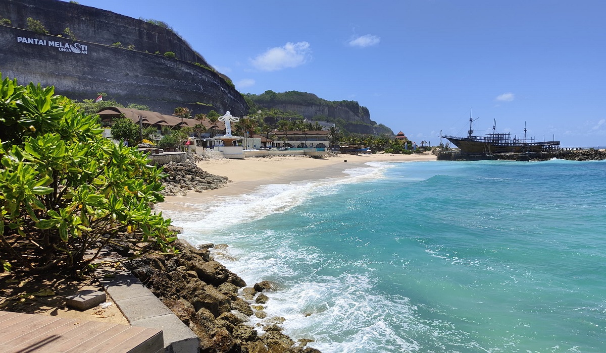 Wisata Pantai Melasti Bali: Aktivitas Menarik Nikmati Keindahan Bawah Laut, Cek Lengkapnya Disini