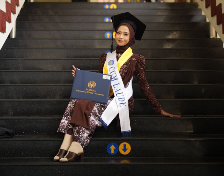 Lulus Cumlaude, Liring Mahasiswa Tunarungu UNY Bukti Pendidikan Inklusif