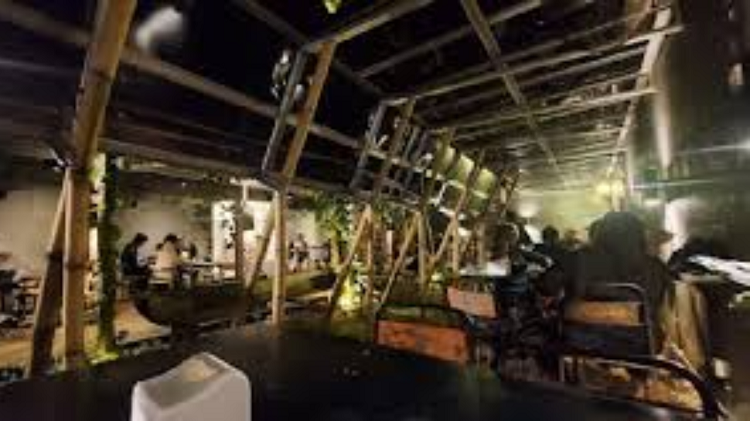 Romansa Klasik di Kafe Bernuansa Vintage Paling Ikonik di Surabaya