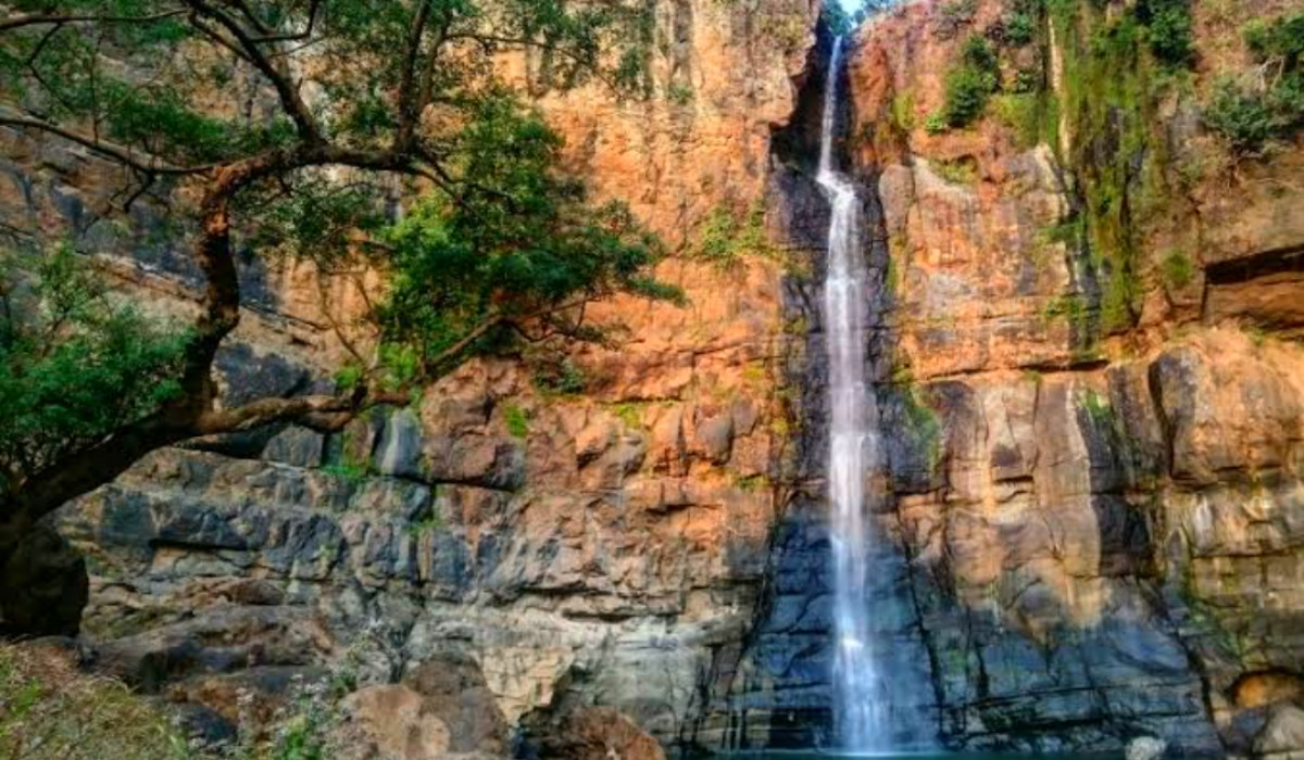 Curug Cimarinjung: Wisata Terbaru 2024 Sukabumi, Punya Suasana Layaknya Hutan Zaman Purba, Cek Disini