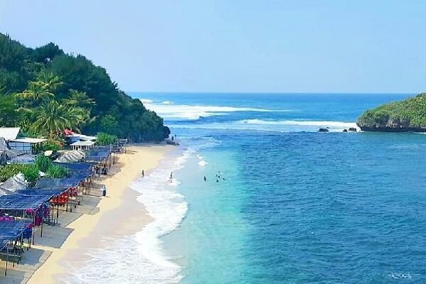 Pesona Alam yang Menawan di Pantai Sadranan Gunungkidul