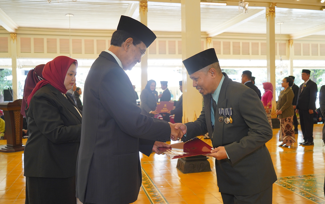 409 PNS DIY Terima Satyalancana 2025, Sri Sultan Ingatkan ASN Terus Berinovasi dan Mengabdi