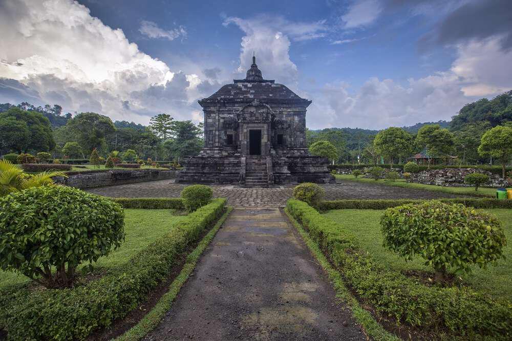 Keindahan Candi Banyunibo Pengaruh Buddha Mahayana yang Memiliki Makna Spiritual Tinggi
