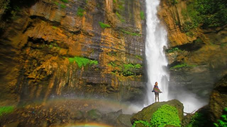 Surga Tersembunyi Pesona Keindahan Air Terjun Kapas Biru Lumajang