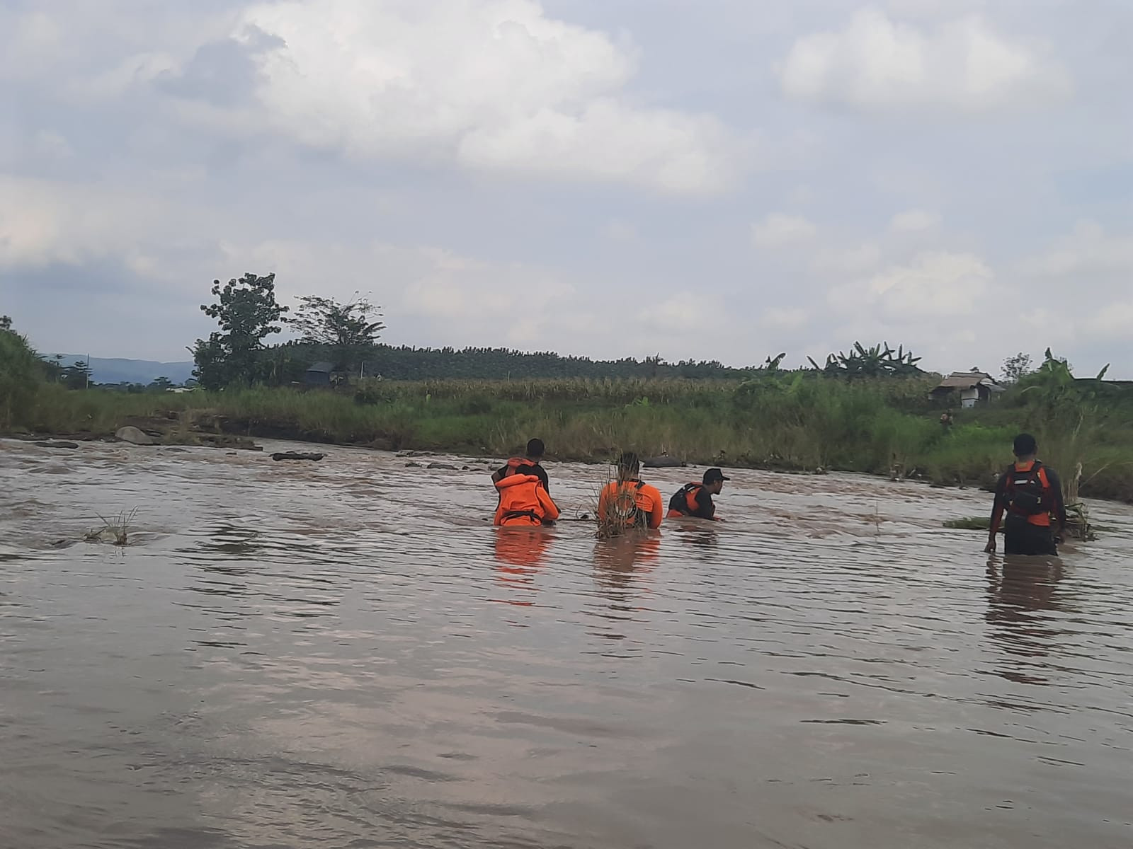 Sungai Kumusik di Tegal Meluap, 1 Pemancing Raib 