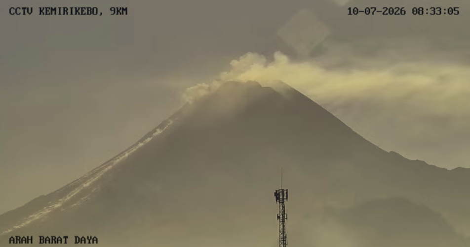 Merapi Erupsi Lagi, Awan Panas Guguran Mengarah ke Hulu Kali Sat/Putih Jumat Pagi