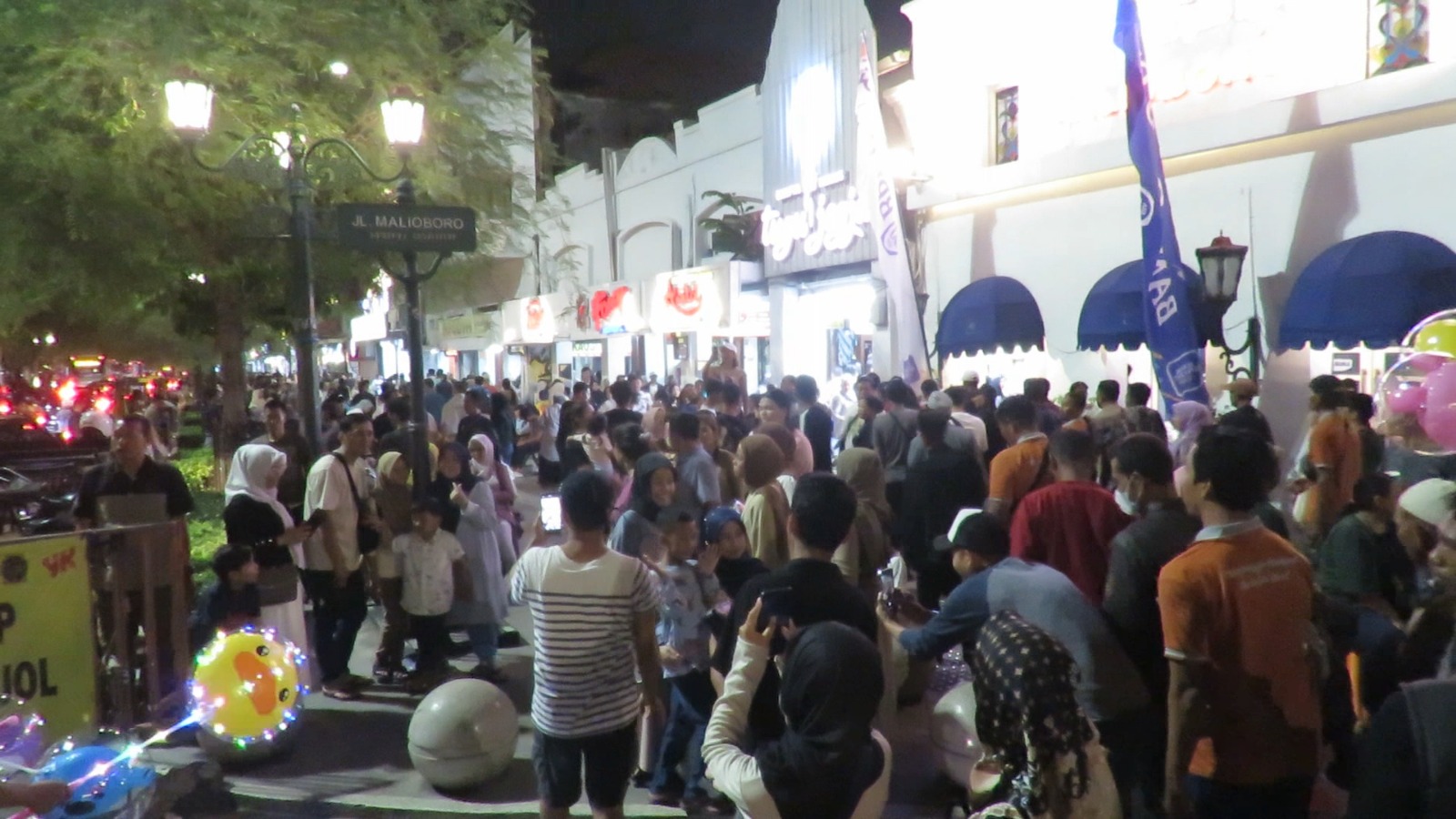 Ribuan Orang Padati Malioboro saat Libur Natal, 7 Wisatawan Terpisah dari Rombongan