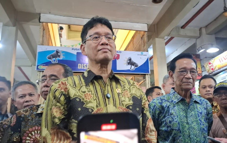 Momen Emak-emak Curhat ke Menkeu di Beringharjo: “Pak, MBG Dihentikan ya”