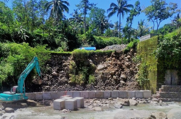 Sayap Pondasi Jembatan Kalierang Cilongok Tegal Diperbaiki, Anggaran Rp200 Juta