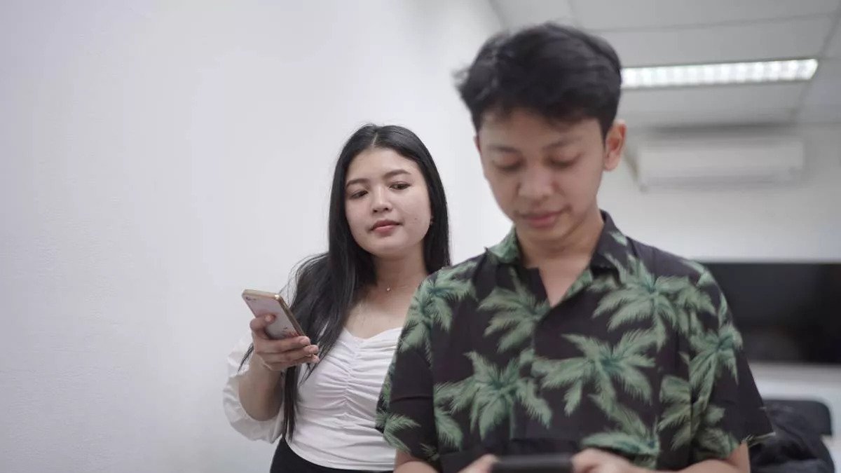 Kenali 5 Tanda Pasanganmu Selingkuh Hati, Jangan Anggap Enteng