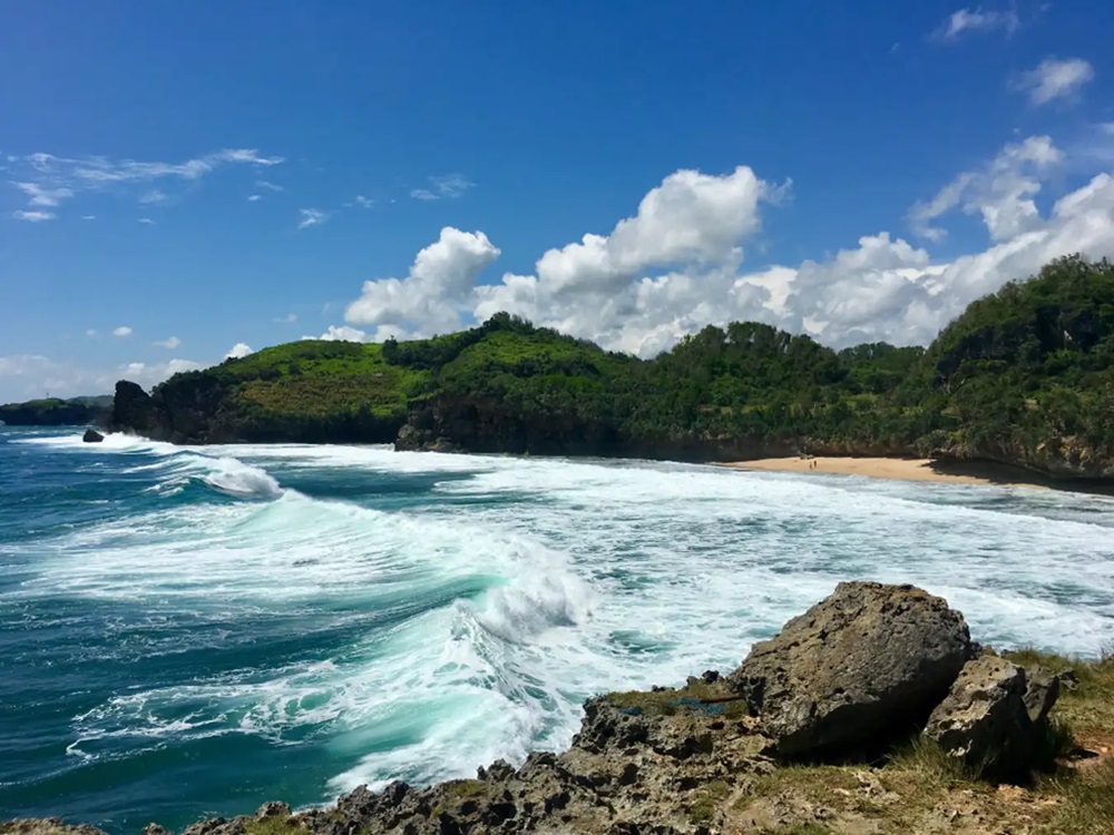 Wisata Terbaru 2024 Pantai Widodaren: Surga Tersembunyi Dengan Panorama Eksotis Gunungkidul