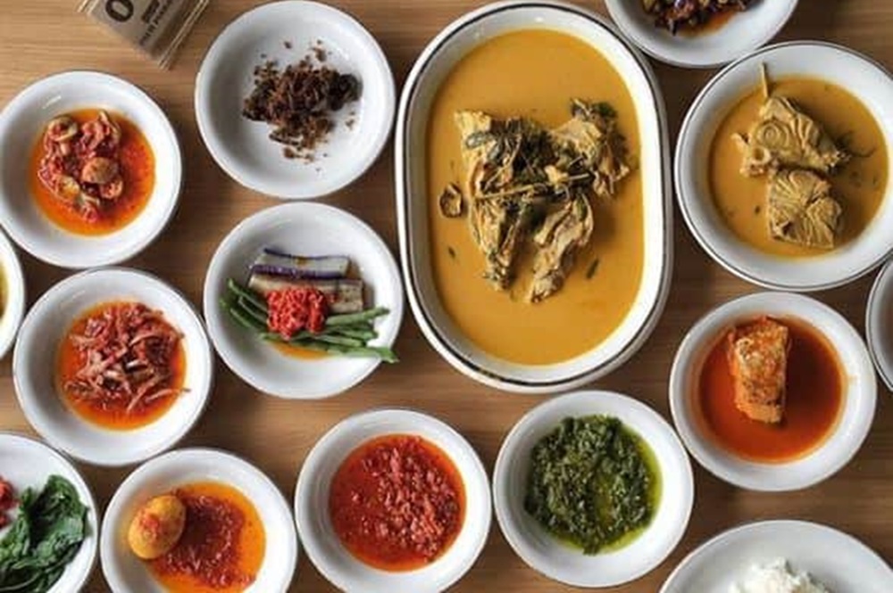 Nikmatnya Gak Pernah Gagal! Inilah 5 Kuliner Legendaris di Padang Wajib Dijelajahi