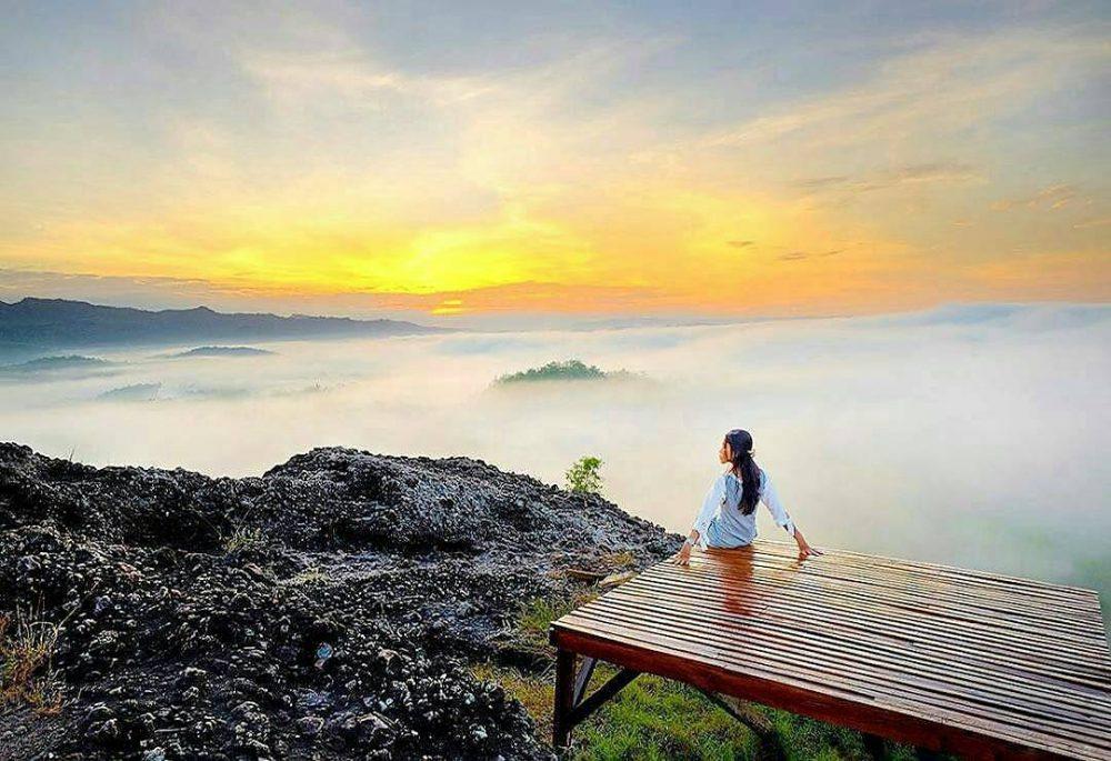 Wisata Gunung Ireng;  Destinasi Wisatawan untuk Menikmati Sunrise di Puncak