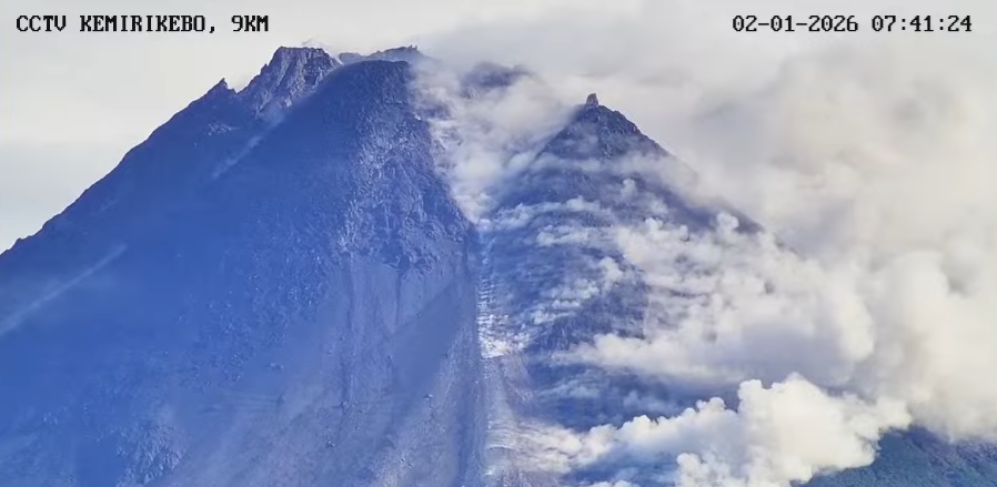 Awan Panas Guguran Merapi Terjadi Jumat Pagi, Luncur 1,5 Km ke Kali Krasak