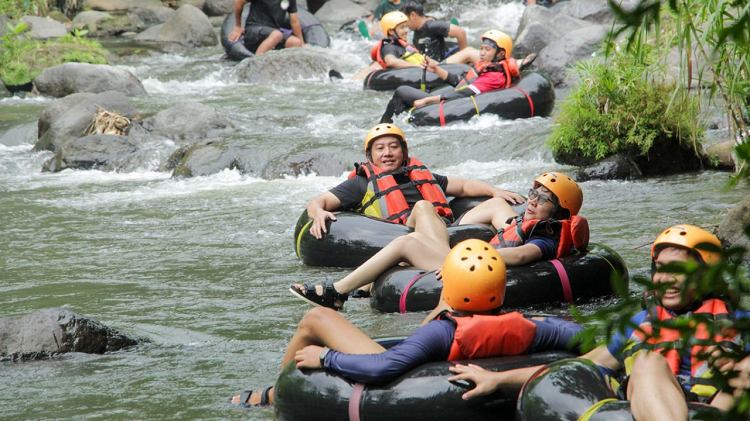 Serunya River Tubing di New Rivermoon Klaten untuk Liburan Bareng Keluarga