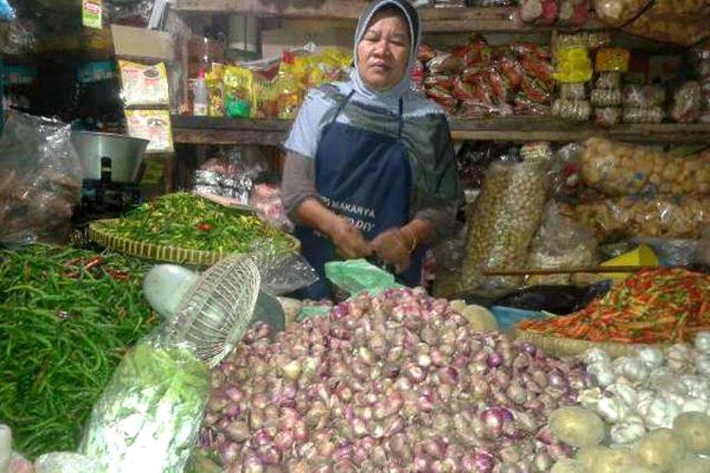 Harga Bawang Merah dan Telur Ayam di Pasar Tradisional Brebes Masih Tinggi