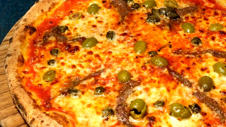 Fenomena Kuliner Surabaya, Pizza Rumahan Bertransformasi Menjadi Viral