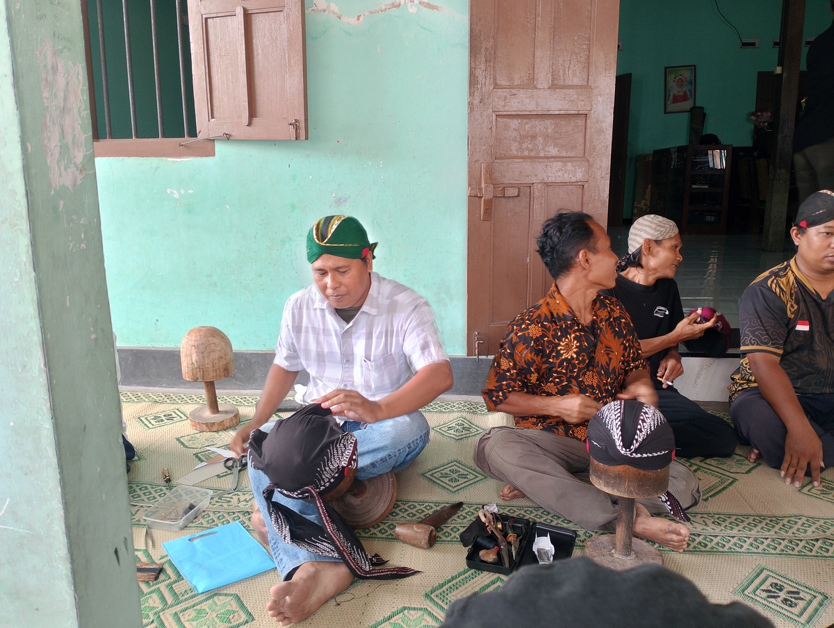 Dua Jengkir di Puncak Blangkon: Jejak Iman, Tradisi, dan Ingatan yang Bertahan di Dusun Beji