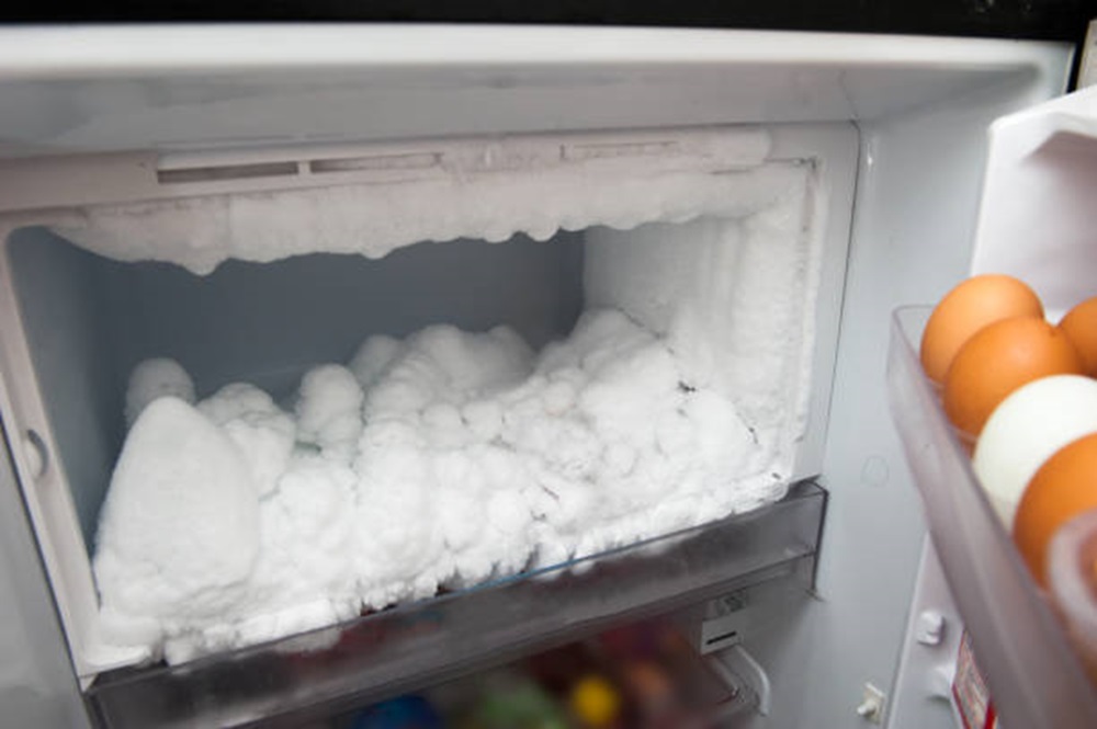 7 Cara Mencegah Bunga Es Menumpuk Pada Freezer Merek Kulkas Terbaik