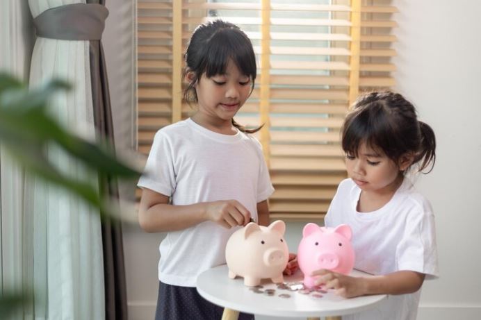 9 Tips Mengajarkan Anak untuk Menabung: Memupuk Kebiasaan Finansial yang Bijaksana