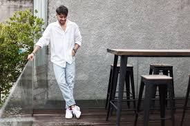 8 Ide Gaya Outfit Cowok Kurus Agar Tetap Stylish, Bikin Tampilan Proporsional Dan Lebih Percaya Diri