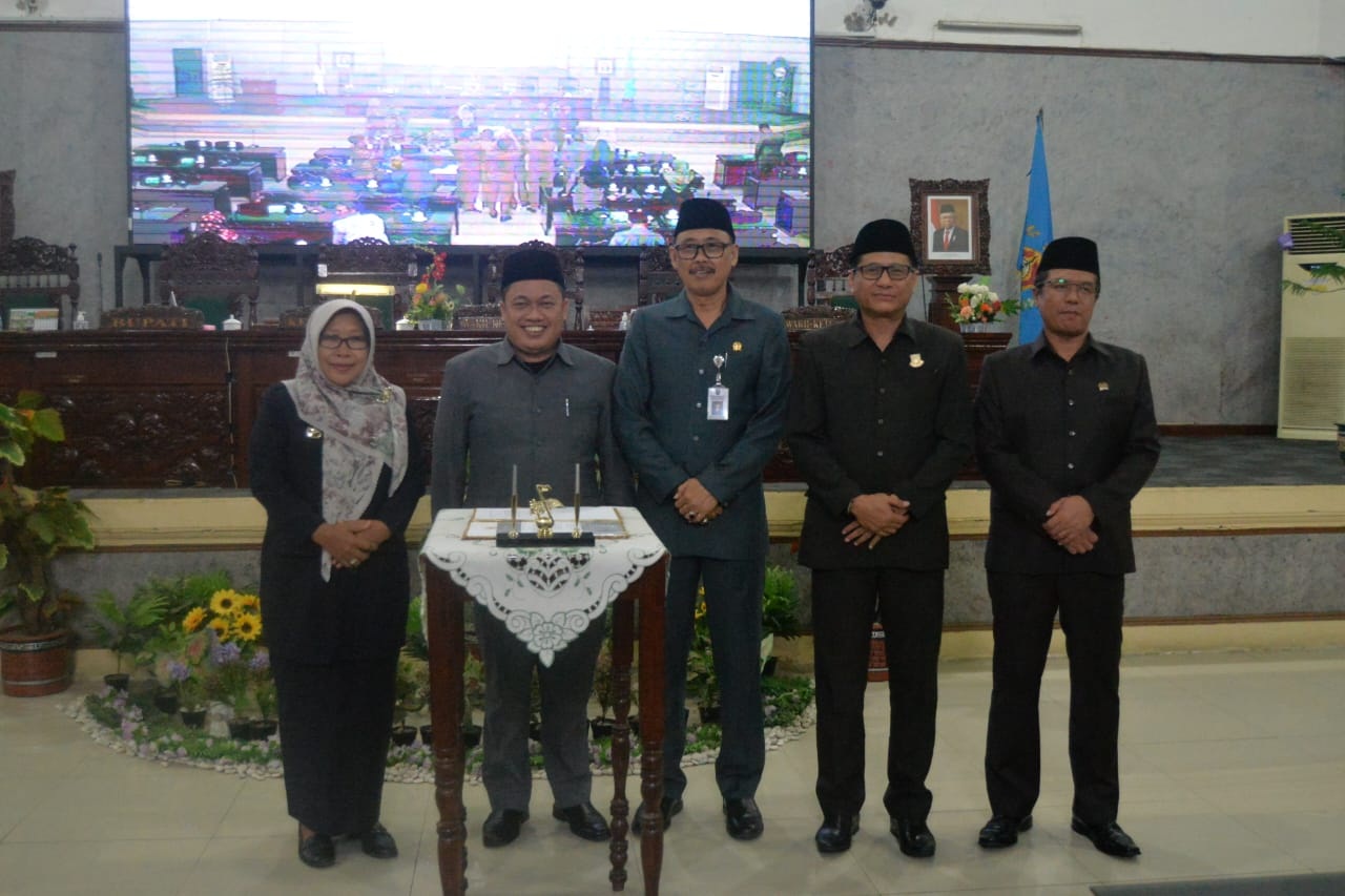 DPRD Kabupaten Tegal Umumkan Pemberhentian Bupati Umi dan Wakil Bupati Ardie