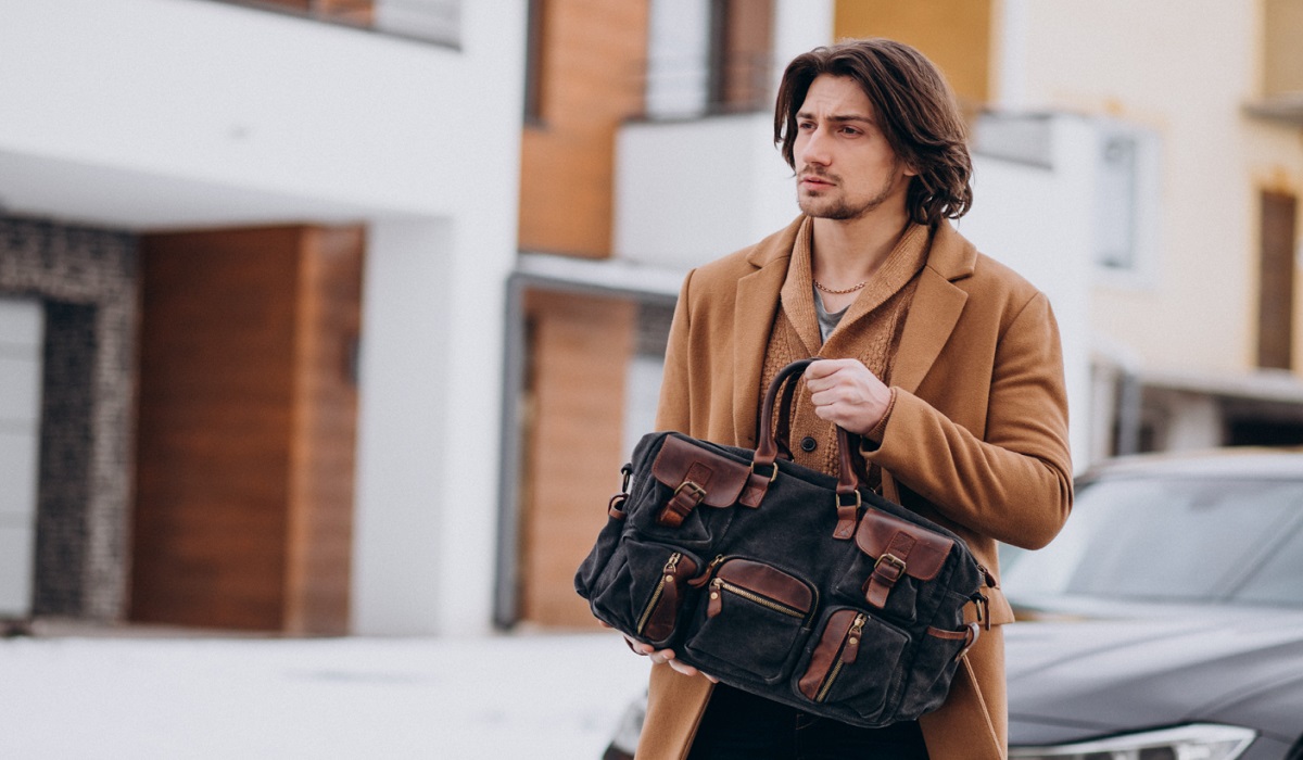 Item Fashion Esensial untuk Berbagai Acara, Inilah 7 Tren Tas Pria Populer 2025 yang Layak Kamu Miliki