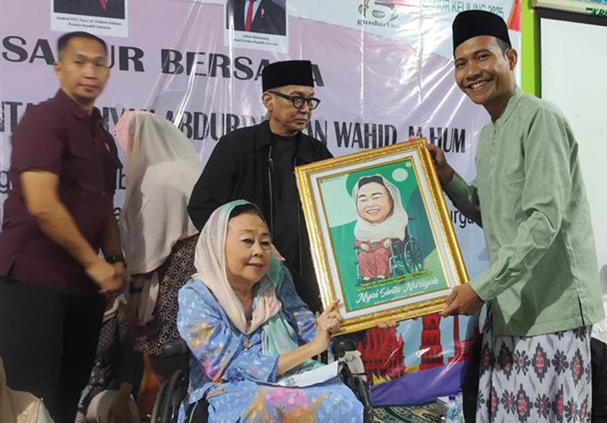 Nyai Sinta Nuriyah Wahid Sahur Keliling Bersama Kaum Duafa di Ponpes Hasyim Asyari Tegal