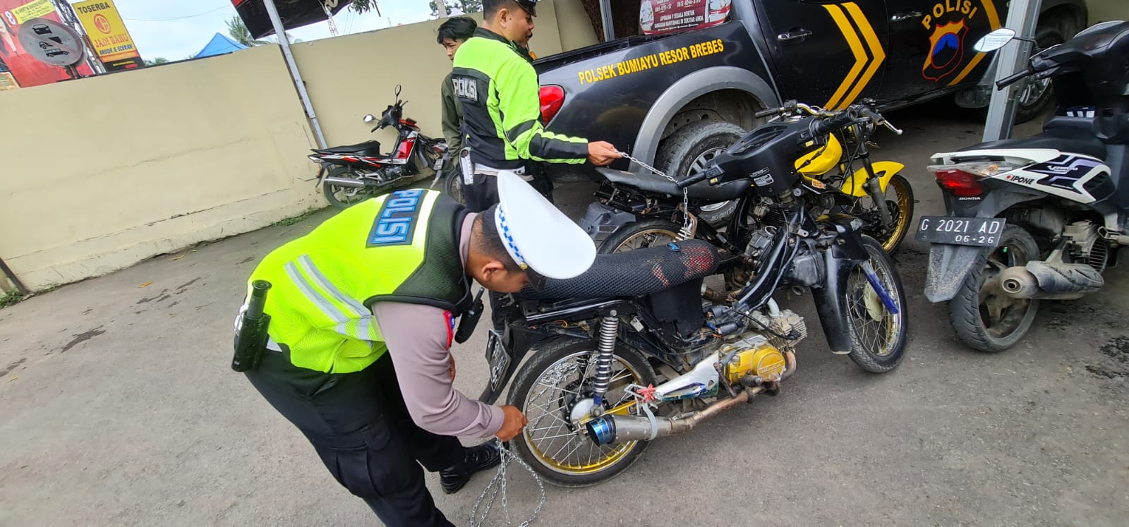 Masih Nekat Pasang Knalpot Brong? Siap-siap Terima Sanksi 'Ndorong'