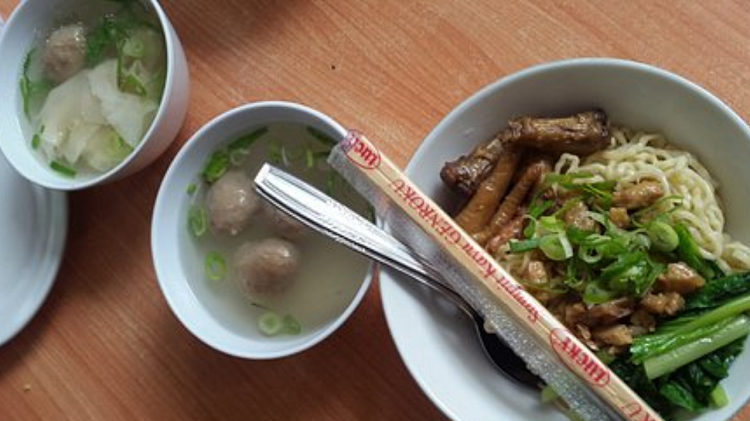 Murah Banget! Rekomendasi Mie Ayam Ceker di Jogja Ini Pas Buat Makan Siang