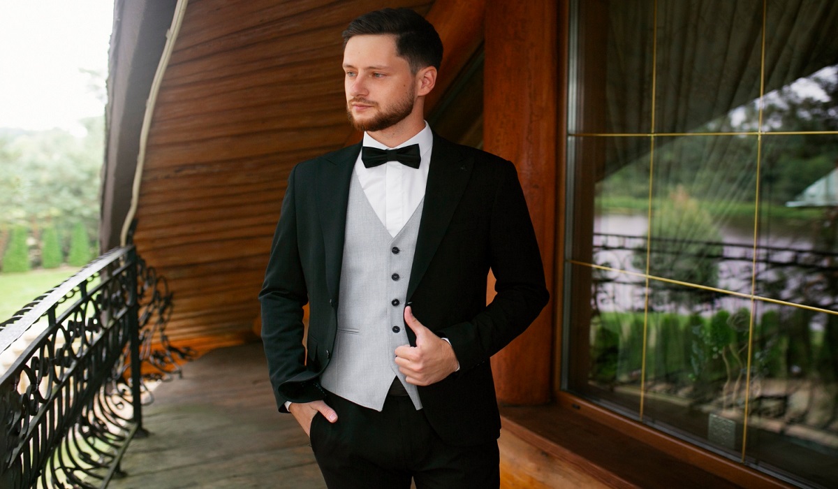 Tampil Stand Out di Tengah Acara, Simak 5 Ide Outfit Terbaik Pria untuk Acara Pesta