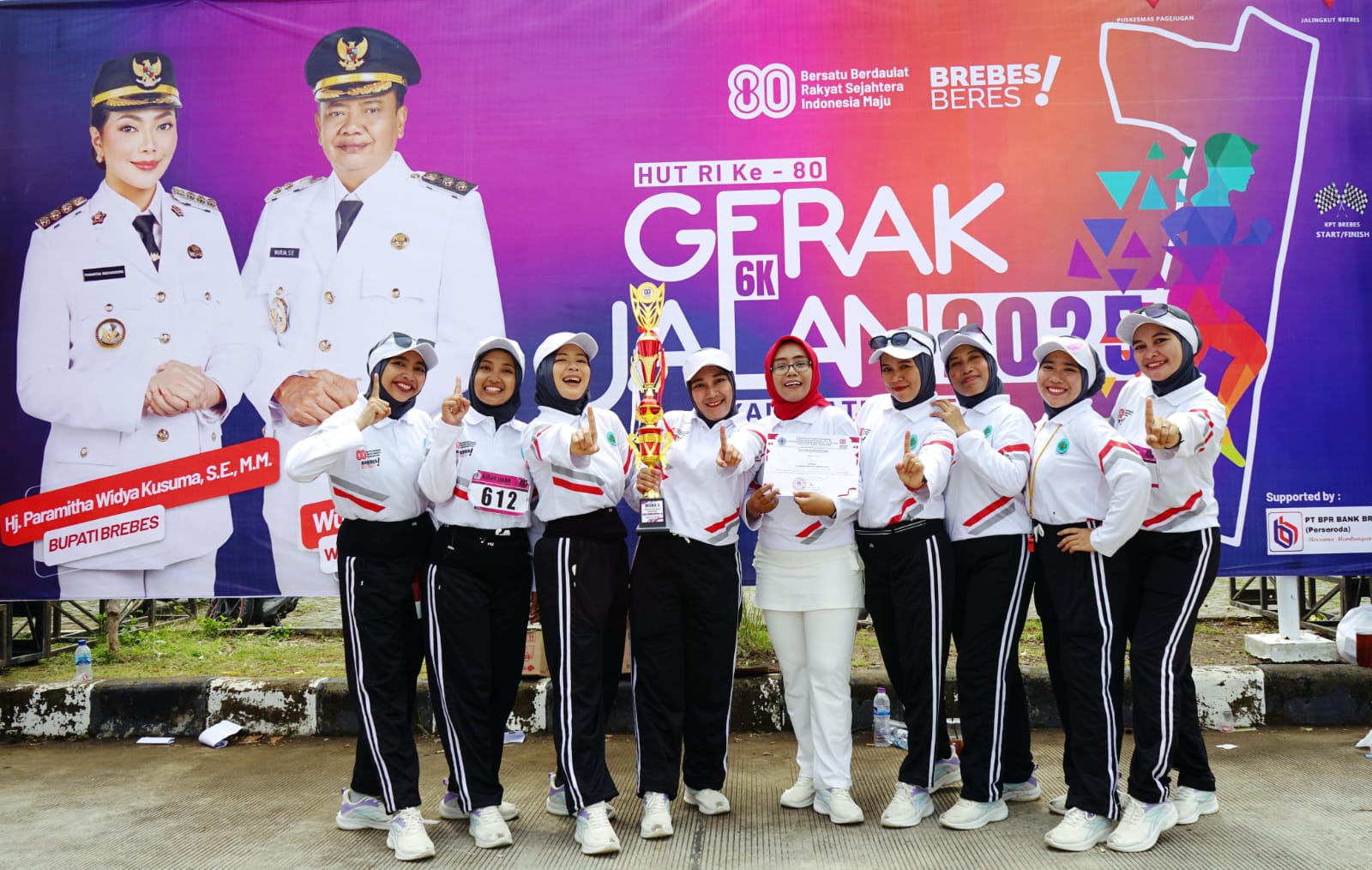 Mantap!! Tim Putri RSUD Brebes Boyong Juara 1 Kategori Umum Gerak Jalan 6,6 KM HUT RI ke-80