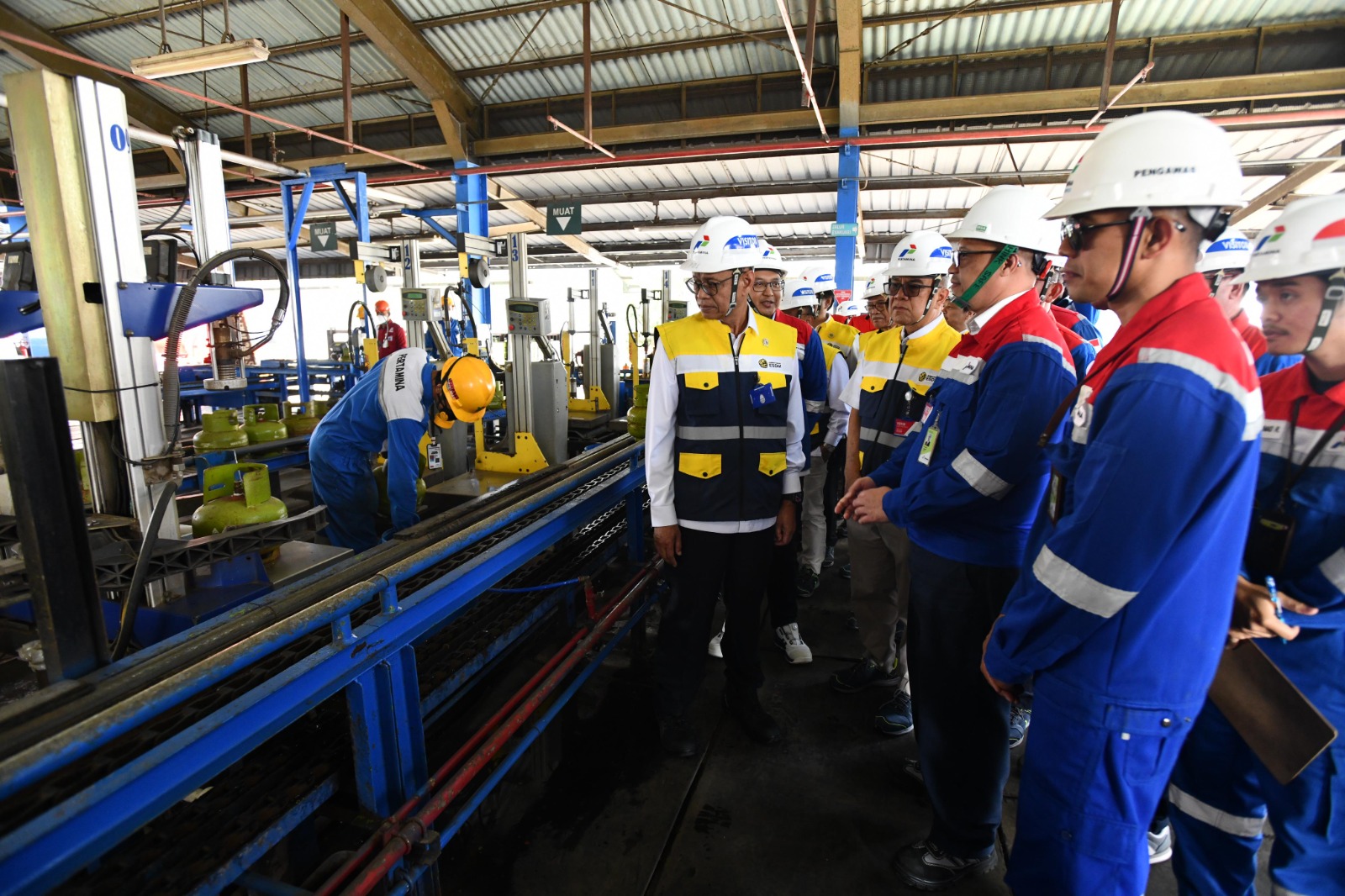 Pertamina Pastikan Stok BBM dan LPG Aman Selama Idulfitri 2026, Wamen ESDM Tinjau Fuel Terminal Padalarang