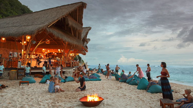 Rekomendasi Beach Club Ramah Anak di Bali, Parah Seru dan Hits Abis