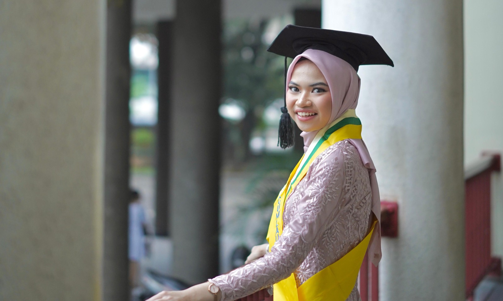 Lulus S1 UGM di Usia Termuda 19 Tahun, Mutiara Anindyana Hapsari Raih Predikat Cumlaude