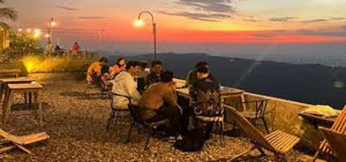 Nyaman dan Tenang! Cafe Hits Gunung Kidul 2025, Suasana Pinggir Pantai Yang Memanjakan Mata