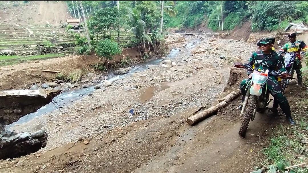 3 Desa di Brebes Terisolir karena Banjir dan Longsor, Jaringan Listrik Putus